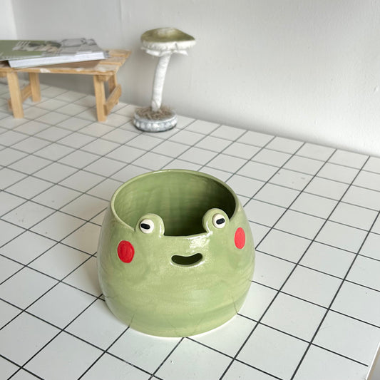 frog yarn bowl (imperfect)