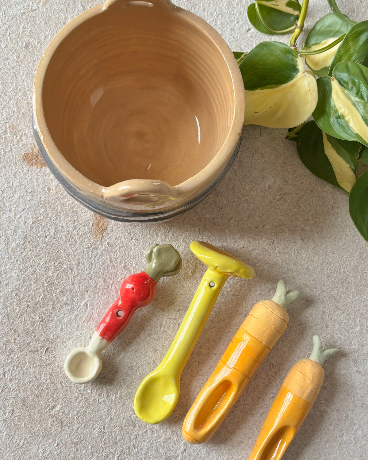 assorted veggie spoon set + bucket