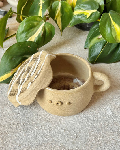 cinnamon bun mug + lid