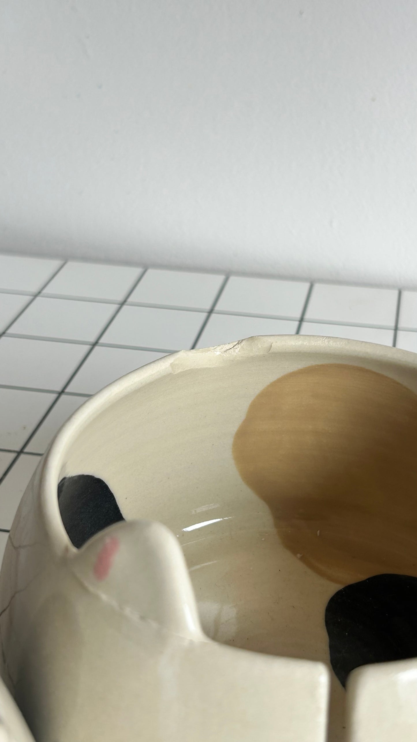 calico cat yarn bowl (small crack on ears)