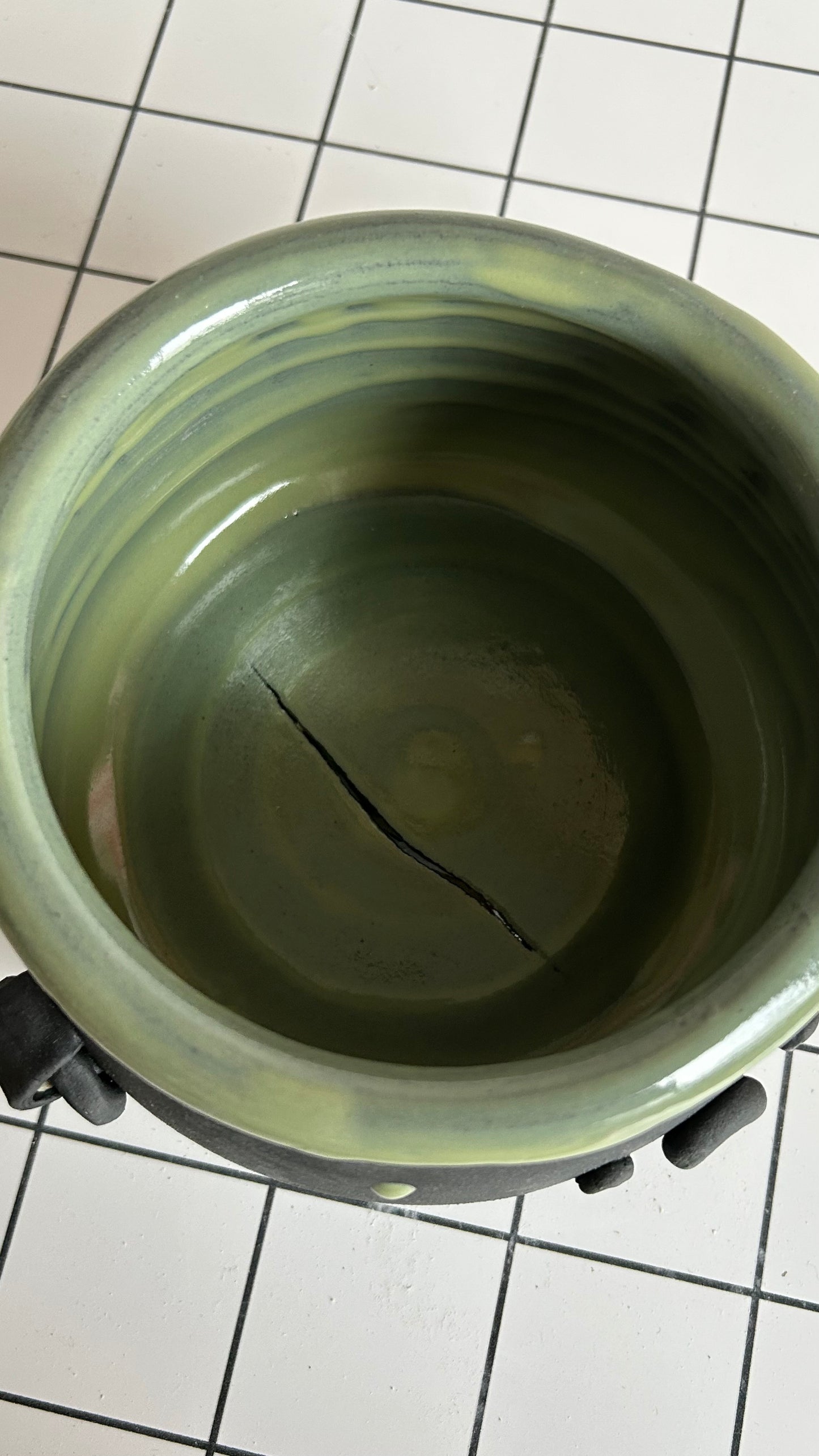 cauldron pot (imperfect)