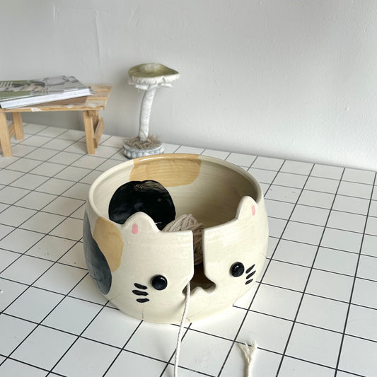 large calico cat yarn bowl (imperfect)