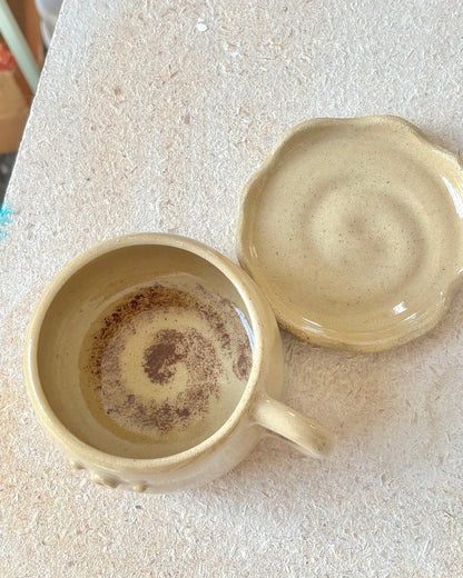 cinnamon bun mug + lid (imperfect)
