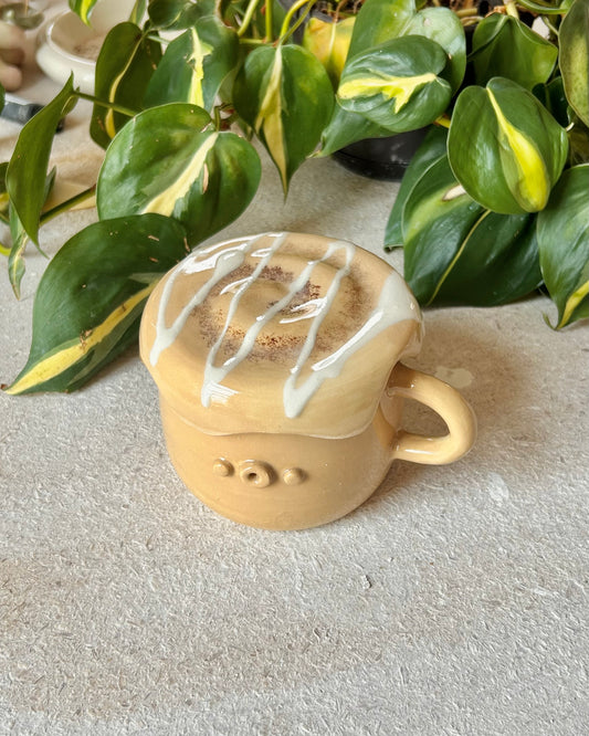 cinnamon bun mug + lid