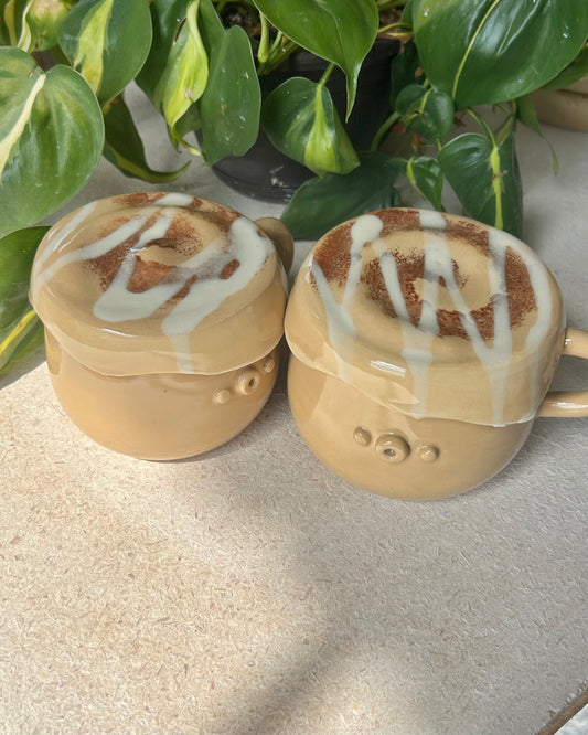 cinnamon bun mug + lid